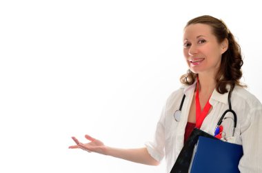 Kadın doktor çalışıyor.