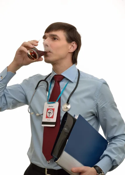 Médico comiendo y bebiendo en el trabajo — Foto de Stock