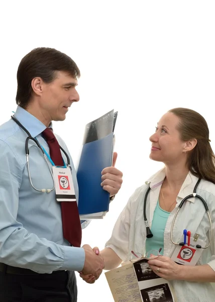 Lékaři muž a žena potřesení rukou, blahopřál úspěch — Stock fotografie