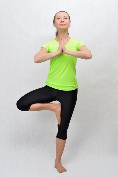 Fitness woman doing exercises, stretching the leg muscles and back muscles — Stock Photo, Image