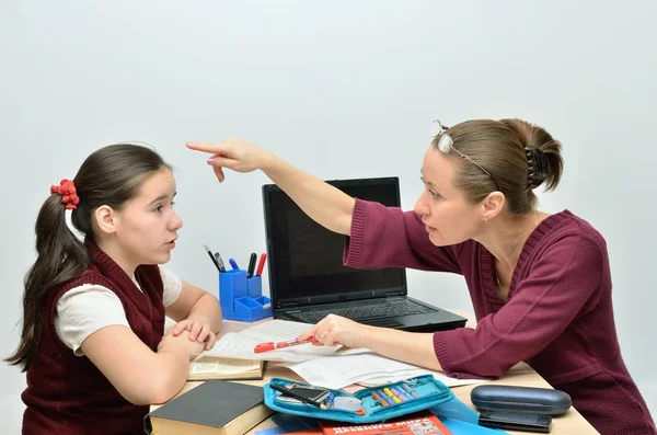 Teacher teaches teen girl — Stock Photo, Image