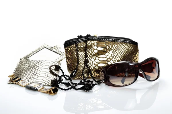 Dekoratif kozmetik, makyaj, ayna ve çiçek öğeleri