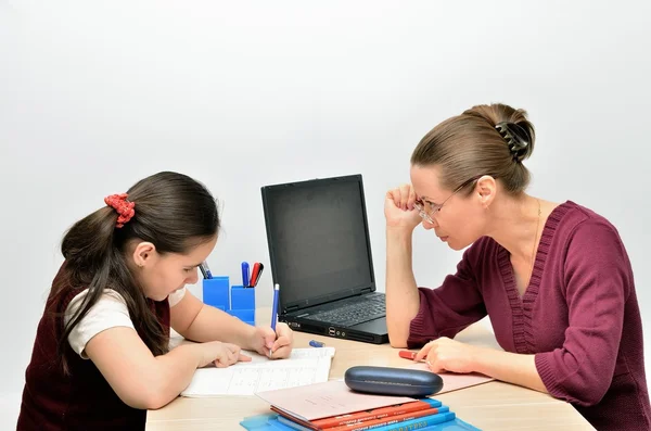 Profesor enseña chica adolescente — Foto de Stock