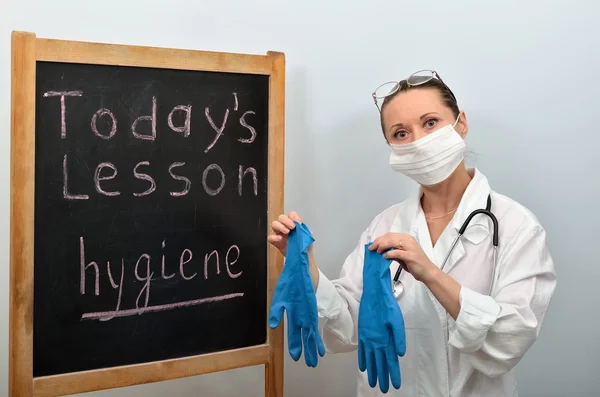 Insegnante - medico dice prodotti per l'igiene difesa personale — Foto Stock