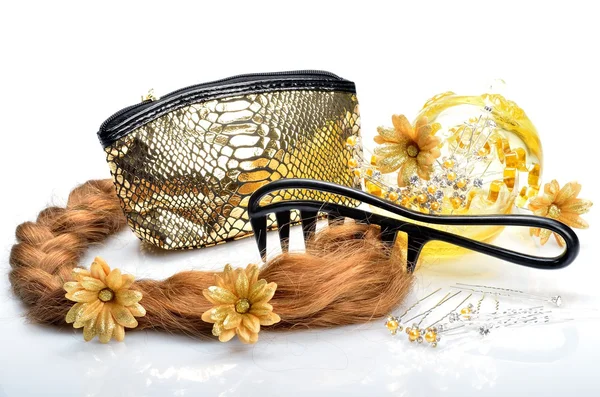 Artificial hair and accessories for women hairstyles, cosmetic bag and a comb in still life — Stock Photo, Image