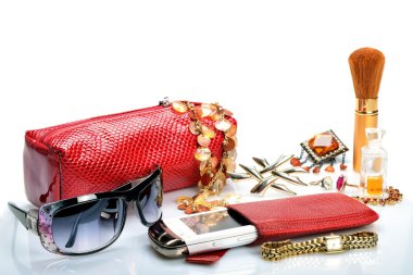 Kozmetik, Aksesuar, cep telefonu, broşlar, saatler, parfüm, still Life güneş gözlüğü için kadınsı el çantası