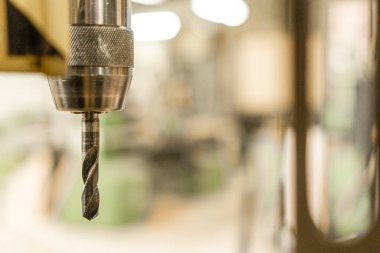 Profesyonel ahşap işçiliği için matkaplı metal araç