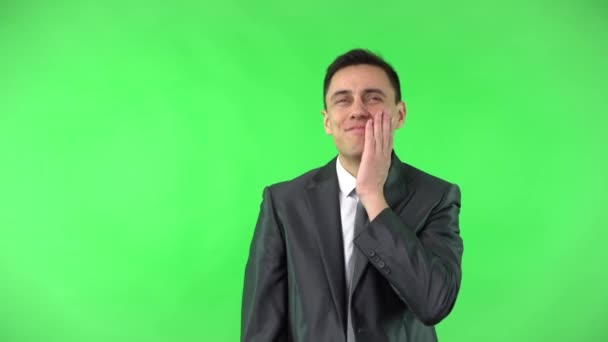 Mann im Anzug träumt mit geöffnetem Mund — Stockvideo