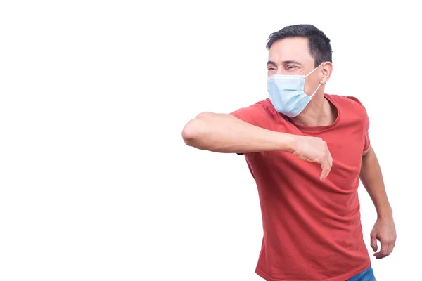 Homem positivo em máscara médica fazendo colisão de cotovelo — Fotografia de Stock
