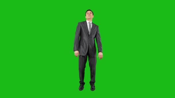Rebellious and undisciplined employee against chroma key — Stock Video