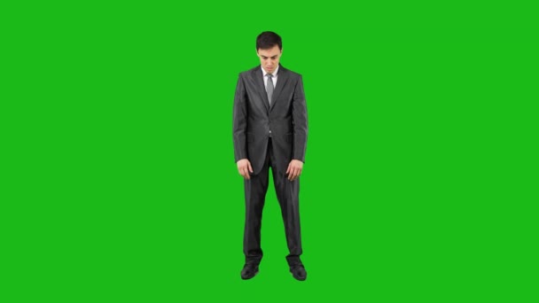 Shocked businessman in suit in studio. Chroma key — 비디오