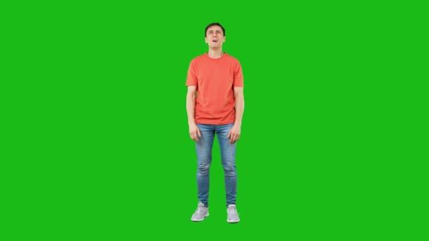 Puzzled man looking up and thinking. Green background — Video Stock