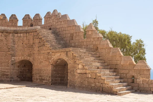 Facade of ancient stone castle and fortress — Stock Photo, Image