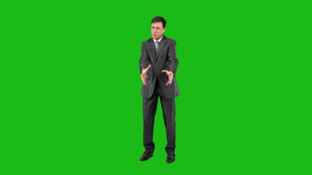 Businessman in suit crying in studio, chroma key — Vídeo de stock