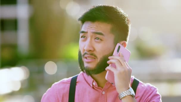 Uomo Cinese Casual Elegante Che Parla Con Cellulare Strada Durante — Video Stock