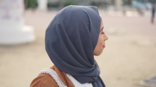 Muslim Woman Hijab Turning Smile Camera Street — Video