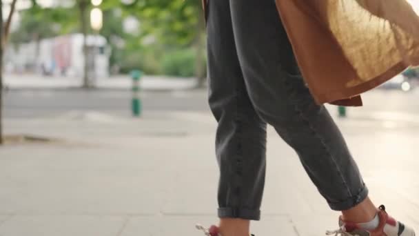 Profile Muslim Woman Walking While Using Mobile Outdoors — Video Stock