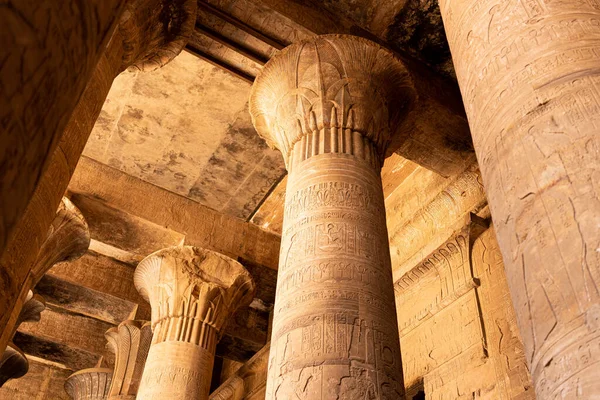 Parte Telhado Colunas Templo Egípcio Edfu — Fotografia de Stock