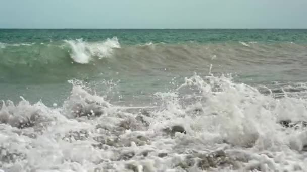 Slow Motion Video Strong Waves Crashing Beach Sunny Day — Stock Video