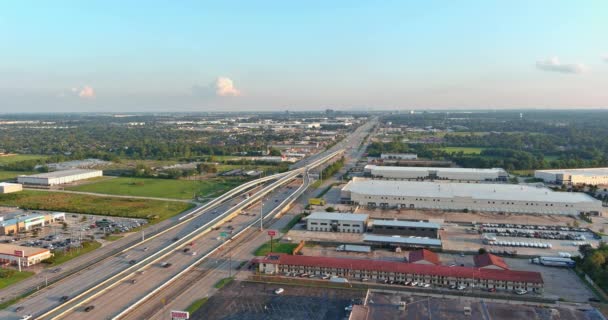 Panorama uitzicht vanuit de lucht op de snelweg 45, kruising op de snelweg aan de zuidoostelijke kant van Houston, Texas — Stockvideo