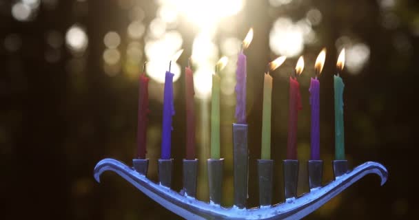 Zsidó ünnep Hanuka menóra hagyományos égő gyertyák — Stock videók