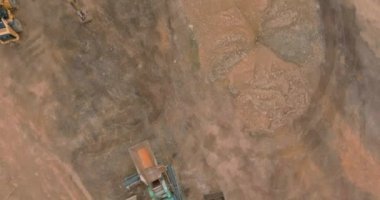 İnşaat malzemelerinin inşaat sahasında hava görüntüsü hazırlığı