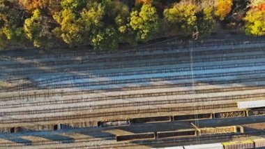 Demiryolu istasyonunun kargo hava görüntüsü..