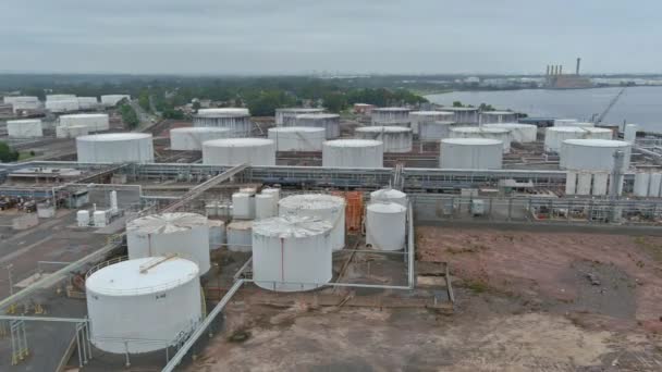 Flygfoto oljeraffinaderi fabrik på affärslogistik — Stockvideo