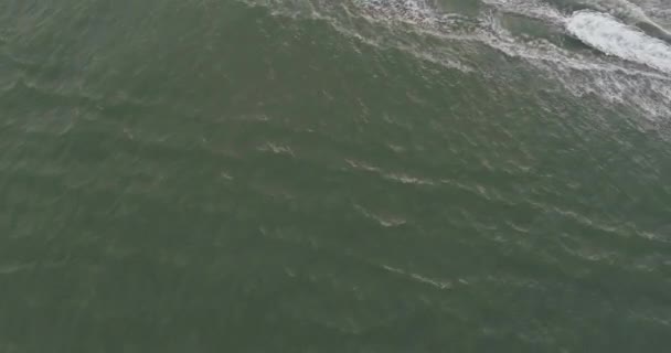 Açık sularda uçan jet ski manzarası. — Stok video