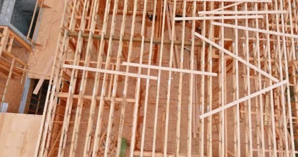 Структура каркаса деревянного здания на новом этапе развития — стоковое видео