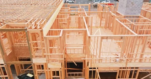Feixe de enquadramento da nova casa em construção home framing — Vídeo de Stock