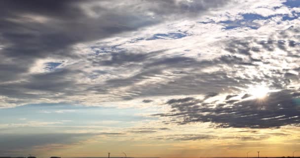 Abstrato dramático azul laranja céu nublado pôr do sol — Vídeo de Stock