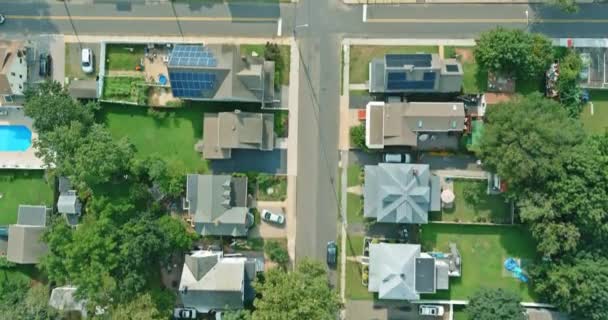 Rezidenční spací plochy ulici Keyport města s výše uvedeným leteckým výhledem v New Jersey US — Stock video