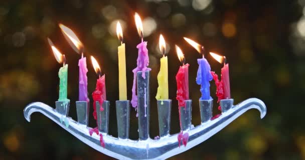 Hanukkah en brændende menorah symbol på jødedommen traditionel ferie – Stock-video