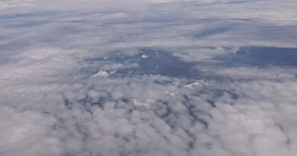 蓝蓝的天空高视图从飞机云 — 图库视频影像