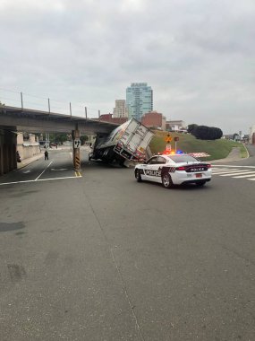 Carrboro, NC ABD 10 Mart 2021: Kazada Amerikan kamyonu hasar gördü