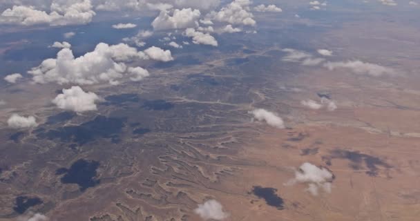 从飞机上俯瞰飘飘欲仙的云雾中掠过新墨西哥州 — 图库视频影像