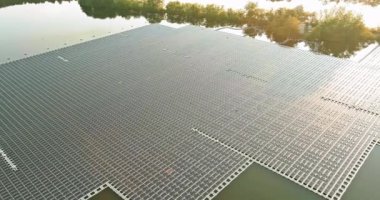 Gölette yüzen güneş panellerindeki yenilenebilir enerji teknolojisi