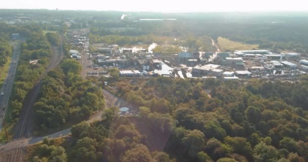 Vue panoramique aérienne des réservoirs pour mélange chimique Installation industrielle avec système d'industrie chimique — Video