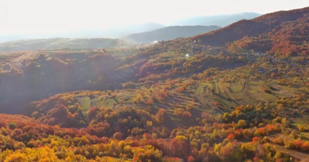 Majestätisch in den Bergen Landschaft Schönheit fantastische Herbst — Stockvideo