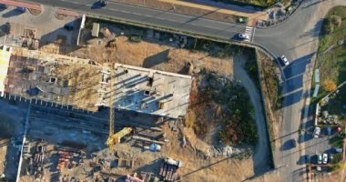 İnşaat alanı vinçler, yeni çok katlı binalar, kule vinç, tamamlanmamış yüksek bina