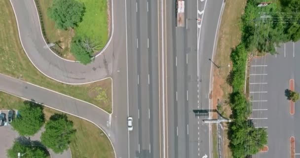 Vista aerea autostrada bivio stradale in estate — Video Stock
