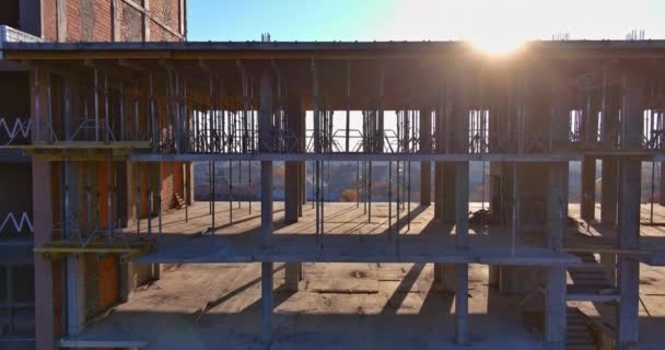 Lugar de construcción edificio de gran altura en construcción — Vídeos de Stock