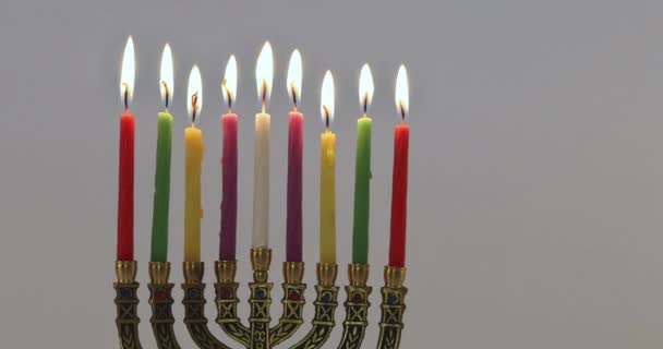 Festa ebraica hanukkah simboli menorah con spazio copia sfondo bianco — Video Stock