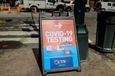 18 Eylül 2021 New York, ABD: New York Mobil Test Merkezi 'nde Ücretsiz Covid-19 Test İşareti