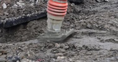 Kaldırımda makine, titreşimli çekiç güç aracı