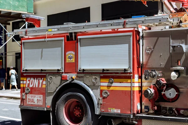 2021年6月18日纽约 在曼哈顿街道上发生紧急情况的消防车 — 图库照片