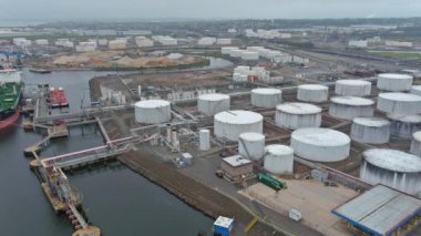 Hava manzaralı tanker gemisi, petrol nakli sırasında petrol gemisi operasyonu.