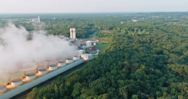 Fuel power station plant smokestacks with environmental air pollution — Stock Video