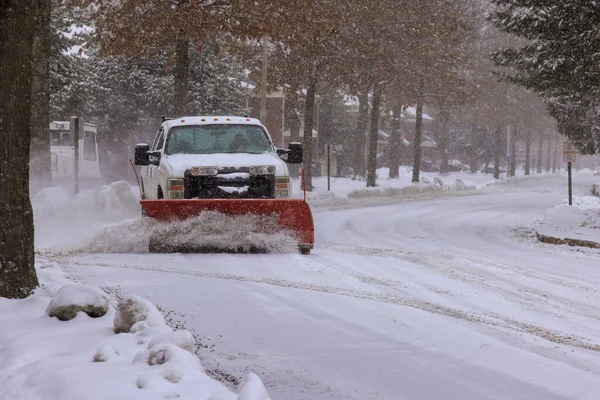 Camión Servicio Invierno Con Quitanieves Quitando Nieve Limpiando Mantenimiento Carreteras — Foto de Stock